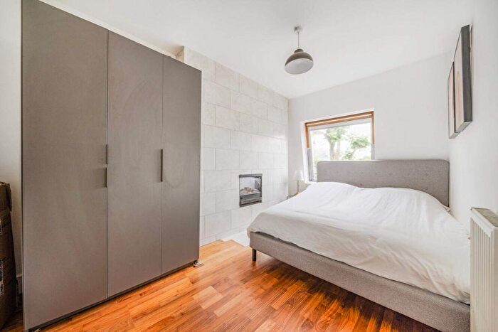 1 Bedroom Flat For Sale In Ladbroke Grove, London, W10