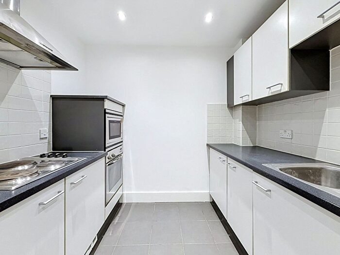 2 Bedroom Flat To Rent In Ferry Court, Cardiff, CF11