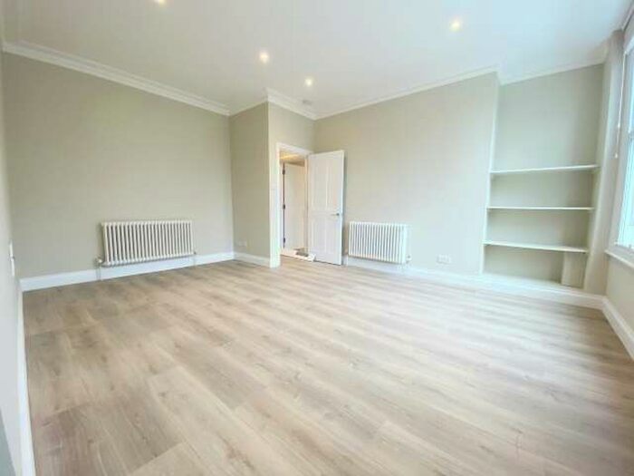 2 Bedroom Apartment To Rent In The Gardens, East Dulwich, SE22