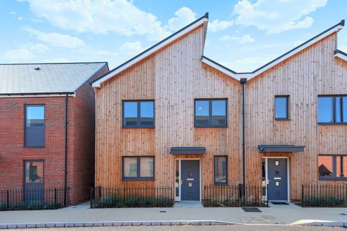 3 Bedroom Semi-Detached House To Rent In Elmsbrook, Bicester, OX27