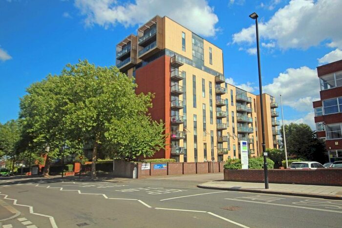 Studio To Rent In London Road, Isleworth, TW7