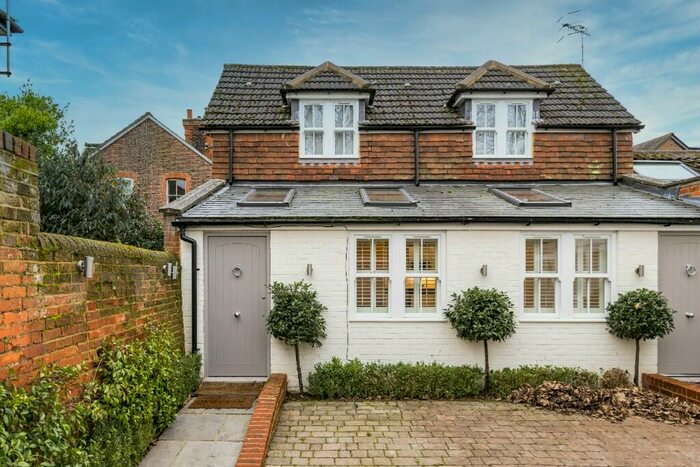 2 Bedroom Semi-Detached House To Rent In Wharf Road, Guildford, Surrey, GU1