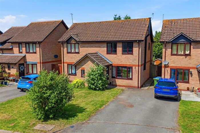 3 Bedroom Semi-Detached House For Sale In Lammas Court, Wolston, CV8