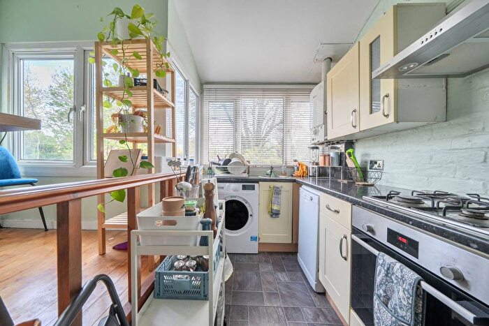 1 Bedroom Flat For Sale In Chiswick High Road, Gunnersbury, London, W4