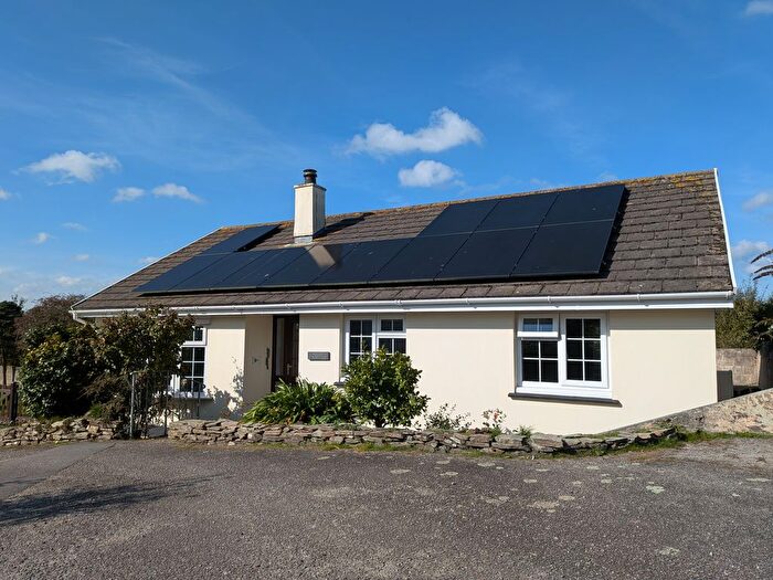 3 Bedroom Detached Bungalow For Sale In South Drive, Redruth, TR15