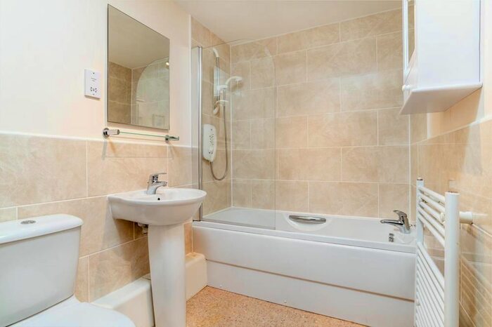 2 Bedroom Flat To Rent In Charlotte Street, Mid Floor, AB25