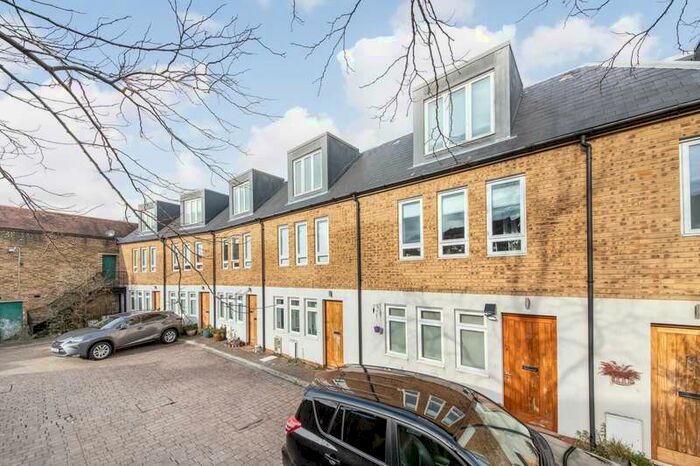 3 Bedroom Terraced House To Rent In Paddock Gardens, Upper Norwood, SE19