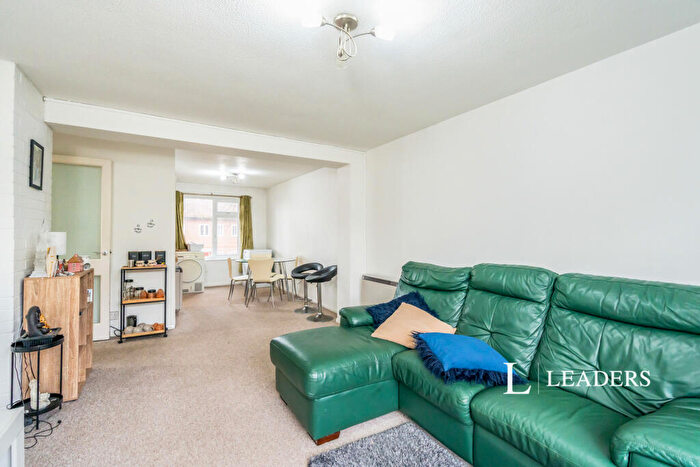 2 Bedroom Flat To Rent In Bayton Court, Velyn Avenue, Chichester, PO19