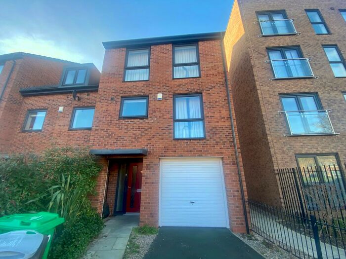 4 Bedroom House To Rent In Arkwright Walk, The Meadows, NG2