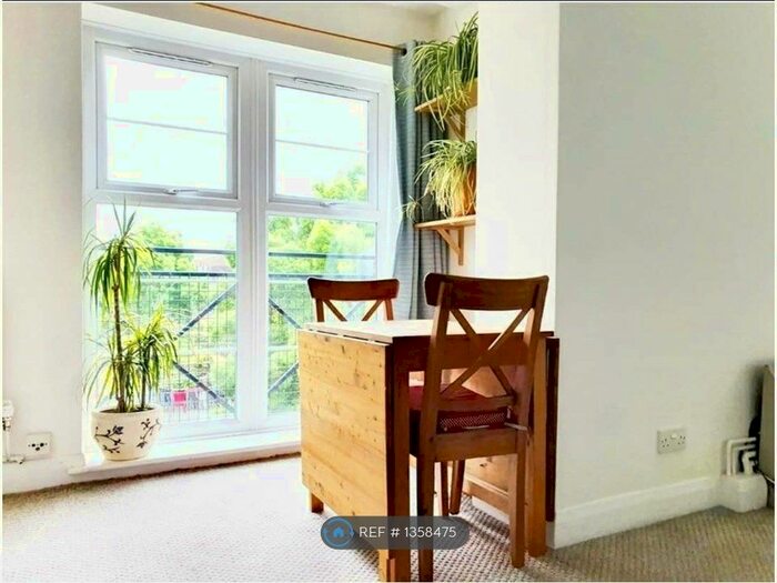 1 Bedroom Flat To Rent In Memorial Avenue, London, E15