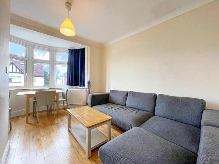 2 Bedroom Flat To Rent In Gladstone Park Gardens, Dollis Hill, NW2