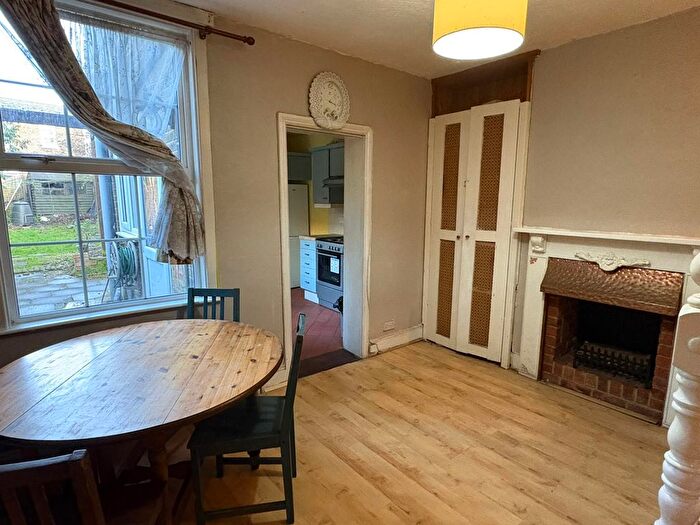 2 Bedroom Semi Detached House To Rent In Inwood Road, Hounslow, TW3