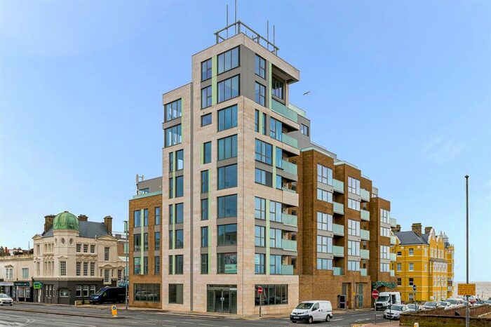2 Bedroom Apartment To Rent In Kingsway, Hove, East Sussex, BN3
