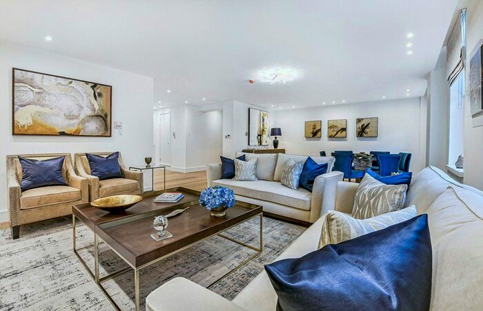 3 Bedroom Flat To Rent In Lowndes Square, Knightsbridge, SW1X