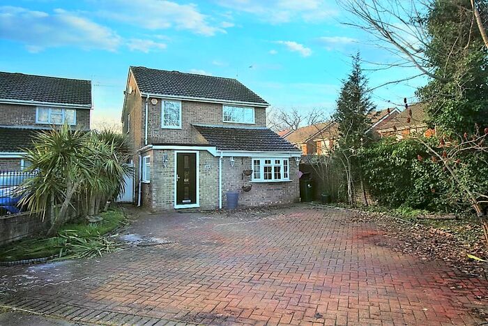 3 Bedroom Property To Rent In Grattons Drive, Crawley, RH10