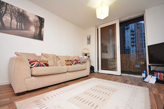 2 Bedroom Flat To Rent In Stillwater Drive, Manchester, Greater Manchester, M11