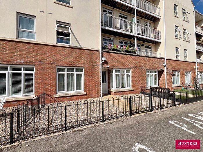 1 Bedroom Flat For Sale In Magdalene Gardens, London, N20
