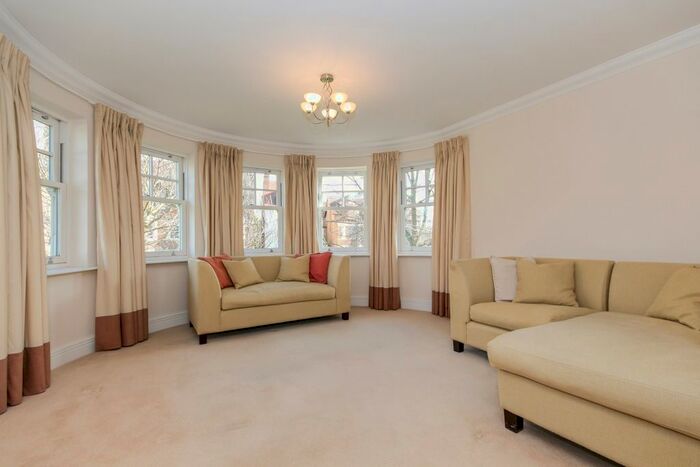 2 Bedroom Flat To Rent In Elizabeth Jennings Way, Oxford, OX2