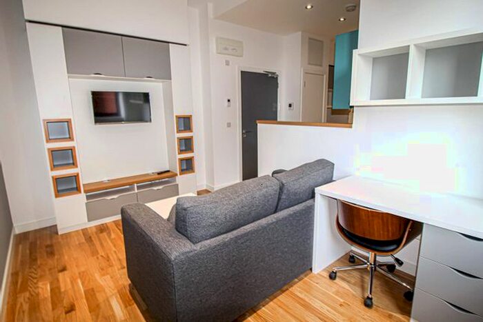 Studio To Rent In Apt, Q One Residence #, LS2