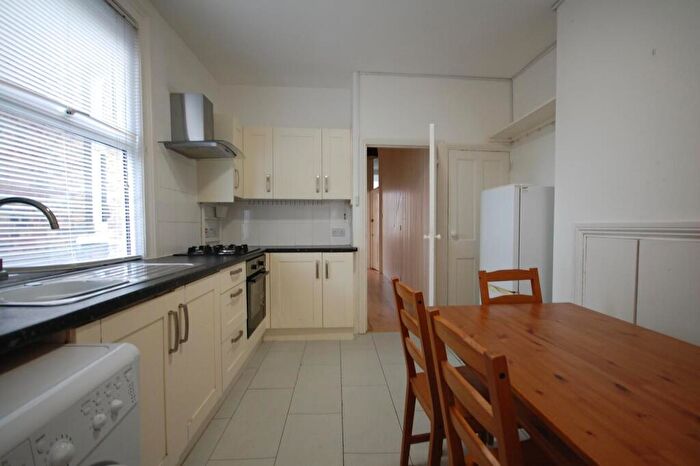 1 Bedroom Flat To Rent In Cranleigh Road, Haringey, N15