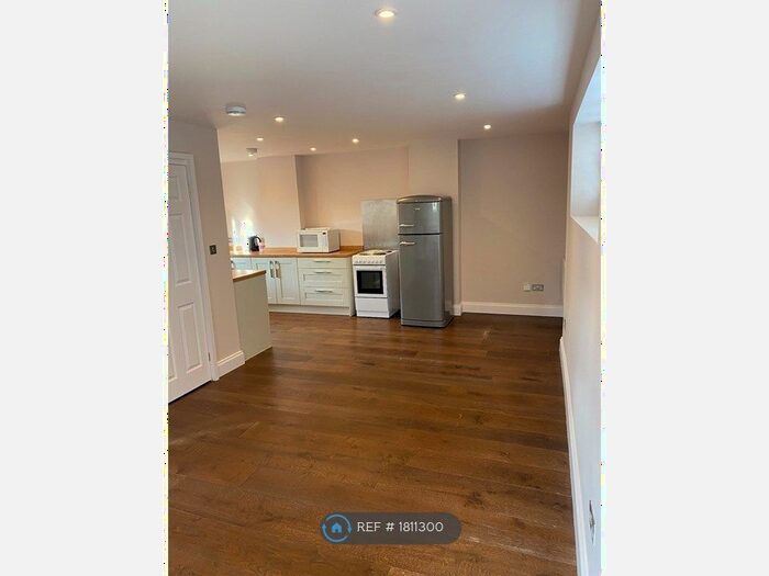 1 Bedroom Detached House To Rent In School Lane, Littlewick Green, SL6