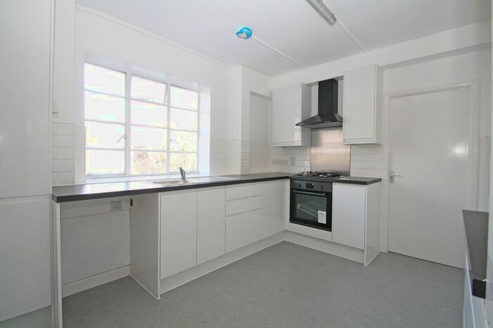 2 Bedroom Flat To Rent In The Woodlands, London, SE19