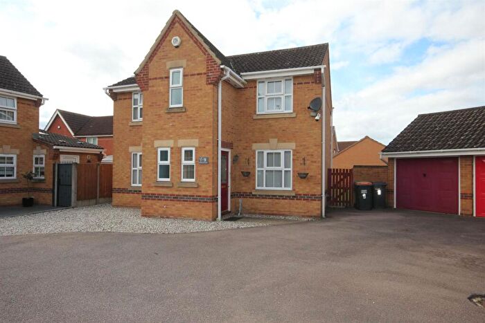 3 Bedroom Detached House For Sale In Meadowsweet Drive, Bedford, MK42