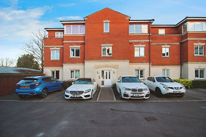 2 Bedroom Flat To Rent In Brock End, Southwich House Brock End, SN1