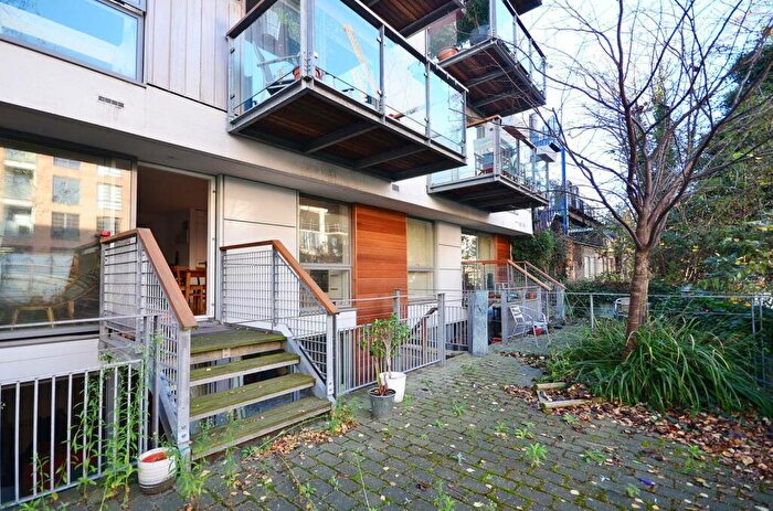 3 Bedroom Flat To Rent In Orsman Road, Hoxton, London, N1