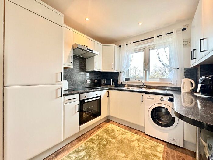 2 Bedroom Flat For Sale In Hunter Gardens, Bonnybridge, FK4