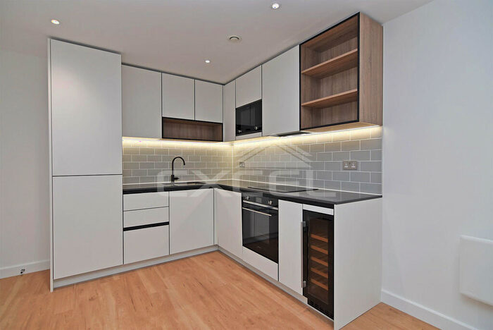 2 Bedroom Apartment To Rent In Cyprus Road, Finchley Central, London, N3
