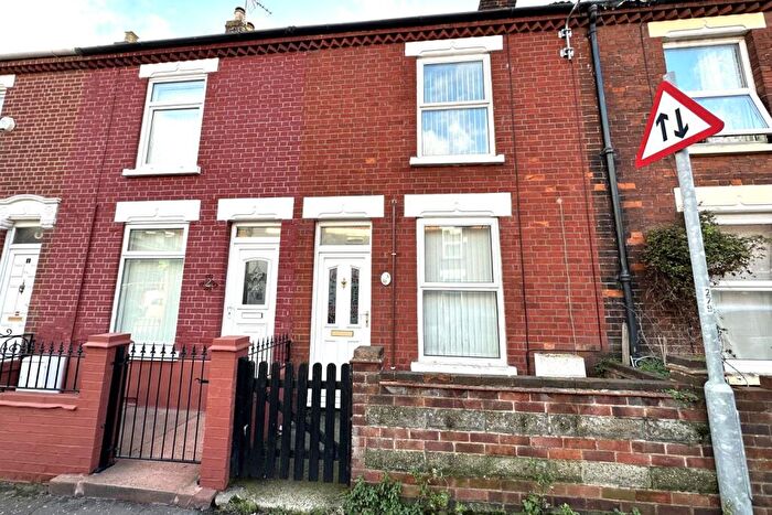 3 Bedroom Terraced House To Rent In Gatacre Road, NR31