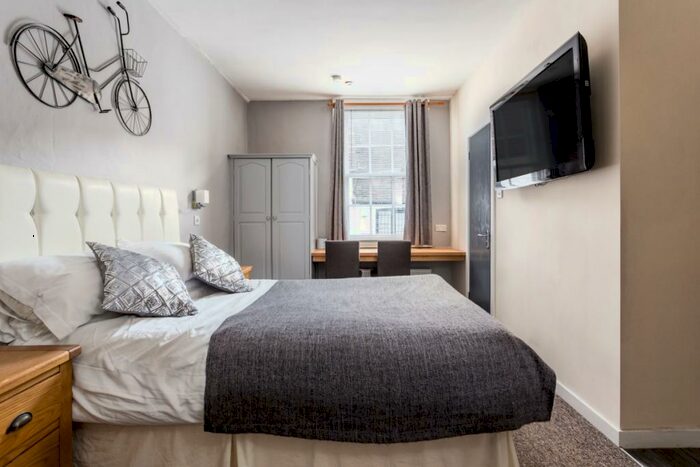 Flat To Rent In Holywell Hill St. Albans, AL1