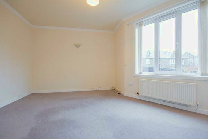 2 Bedroom Flat To Rent In L &#; Colinton Mains Green, Edinburgh, EH13