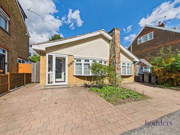 3 Bedroom Bungalow To Rent In Ecton Road, Addlestone, Surrey, KT15