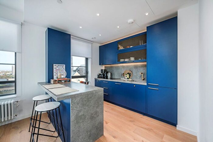 1 Bedroom Flat To Rent In Orchard Place, Poplar, E14