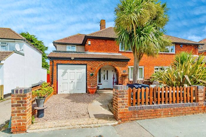 4 Bedroom Semi-Detached House For Sale In Comport Green, New Addington, Croydon, CR0