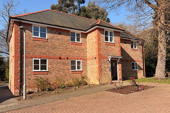 2 Bedroom Apartment For Sale In Netherwood Close, Midhurst, GU29