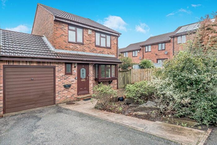 3 Bedroom Link Detached House For Sale In Meadowcroft Rise, Bierley, Bradford, West Yorkshire, BD4