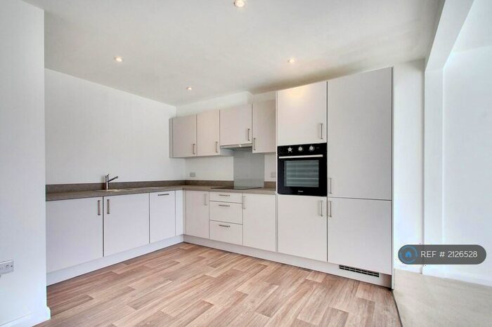 1 Bedroom Flat To Rent In Parrock Road, Gravesend, DA12