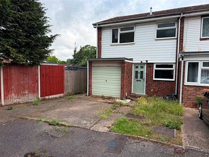 3 Bedroom End Terrace House For Sale In Aintree Close, Uxbridge, UB8