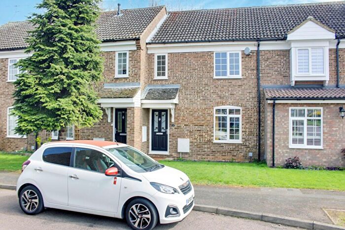 3 Bedroom Terraced House To Rent In Dovehouse Close, St. Neots, PE19