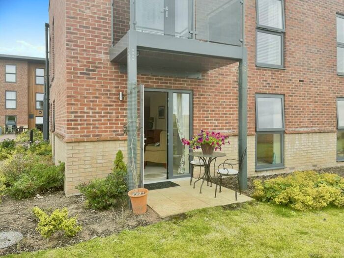 2 Bedroom Retirement Property For Sale In Springfield Close, Stratford-upon-Avon, CV37