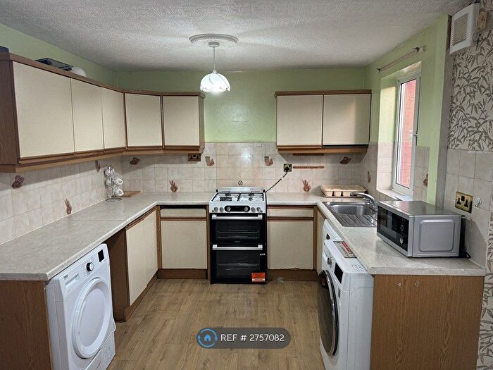 2 Bedroom Semi Detached House To Rent In Rosebank Gardens, Leeds, LS3