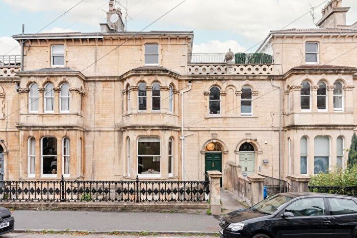 2 Bedroom Flat To Rent In Cotham Vale - Cotham, BS6