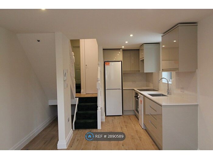 1 Bedroom Flat To Rent In House, London, N11
