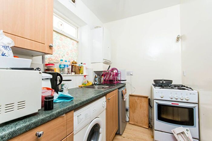Studio For Sale In Uxbridge Road, Shepherd's Bush, London, W12