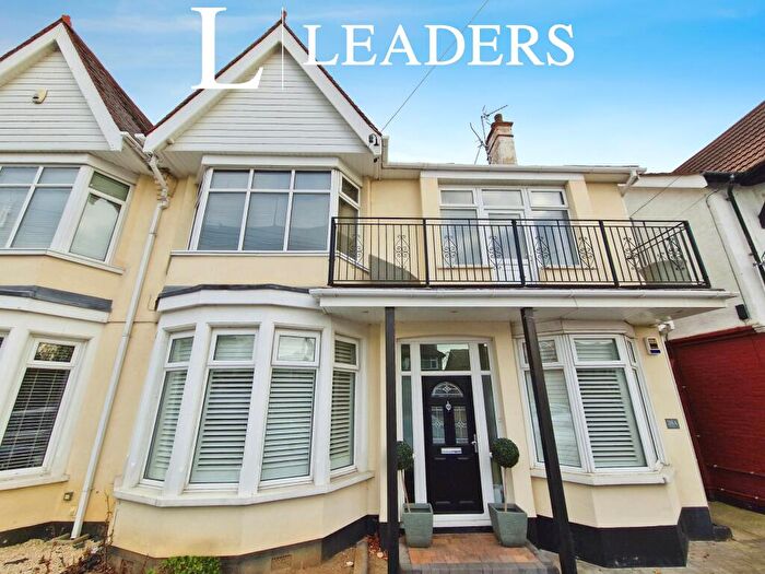 3 Bedroom Flat To Rent In Crowstone Avenue, Westcliff On Sea, SS0