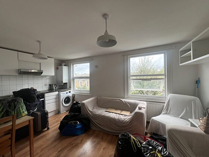 4 Bedroom Flat To Rent In Santley Street, London, SW4