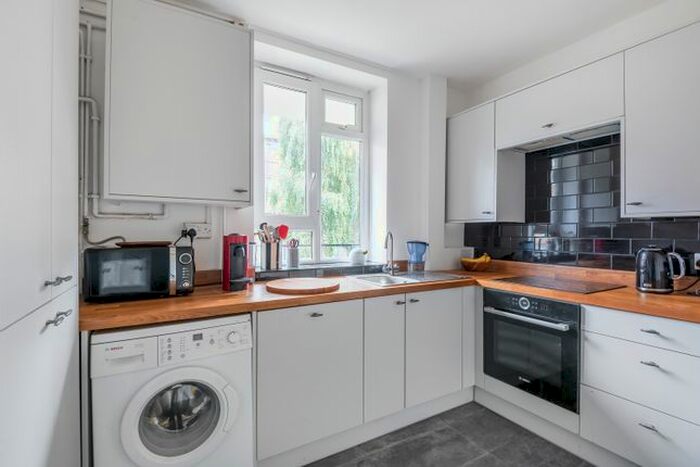 1 Bedroom Flat To Rent In Library Street, London, SE1